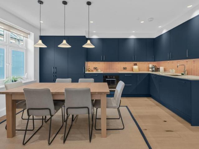 Apartment for rent in London Borough of Merton, Raynes Park