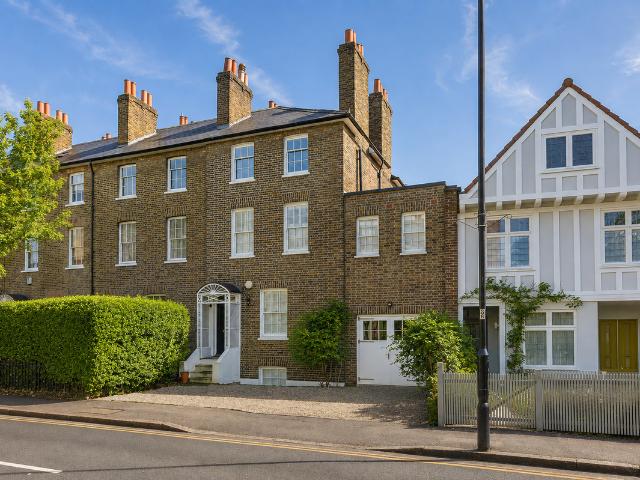 Apartment for rent in London Borough of Merton, Raynes Park