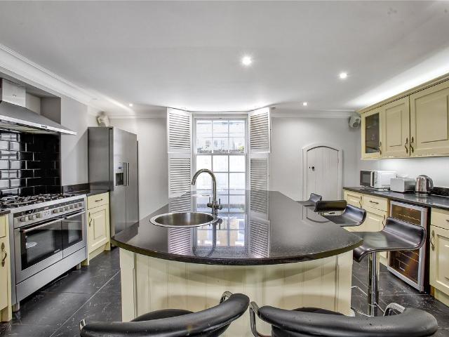 House for rent in London Borough of Merton, Raynes Park