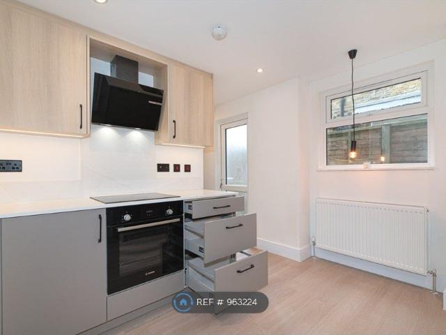 Apartment for rent in London Borough of Merton, Greater London