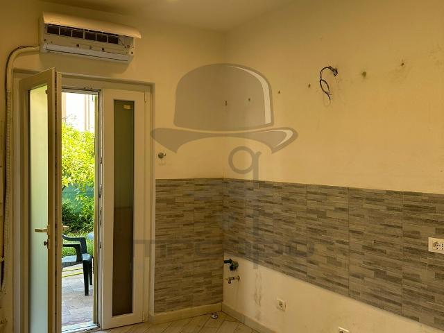 Villa Indipendente in affitto a Marina di Carrara, Carrara