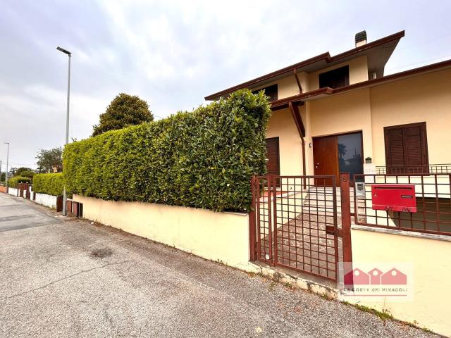 Villa Indipendente in affitto a Caldogno, Veneto