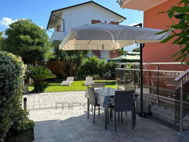 Appartamento in affitto a Marina di Massa, Marina Di Massa