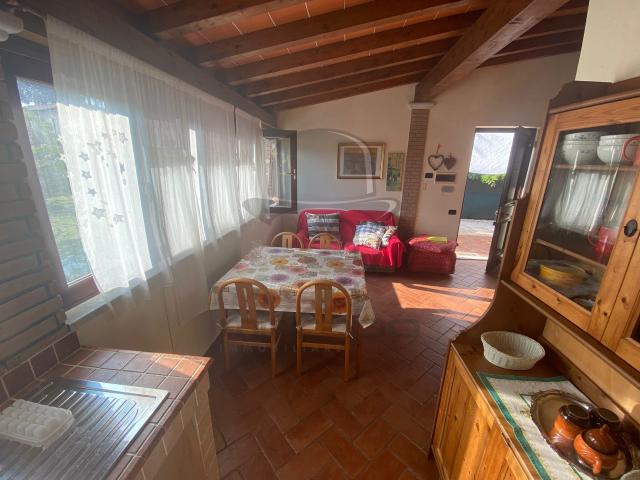 Villa Indipendente in affitto a Marina di Massa, Marina Di Massa