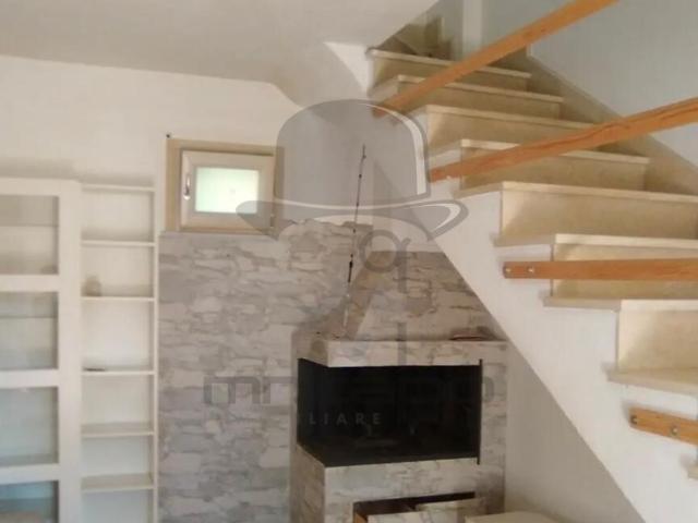 Villa Indipendente in affitto a Pontecimato, Carrara