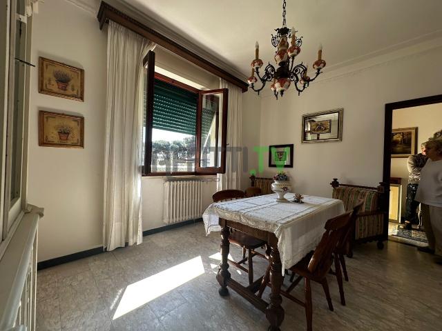 Villa Indipendente in affitto a Marina di Massa, Marina Di Massa