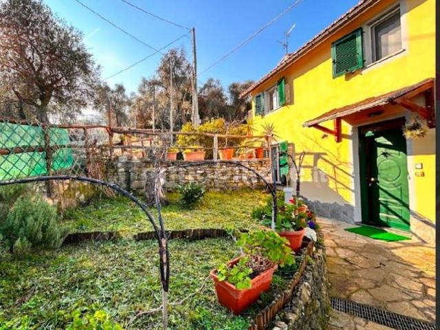 Villa Indipendente in vendita a San Lorenzo Della Costa, Liguria