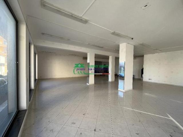 Locale Commerciale in affitto a Modica