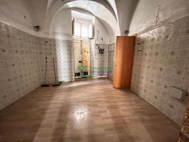 Capannone in affitto a Comiso, Sicilia