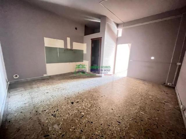 Capannone in affitto a Comiso, Sicilia