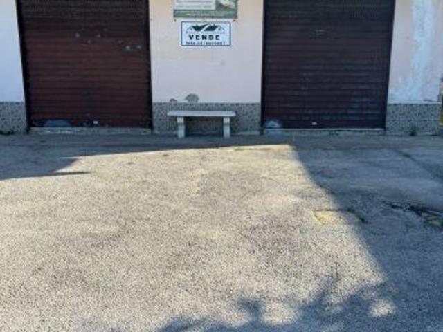 Locale Commerciale in vendita a Castel Volturno, Campania