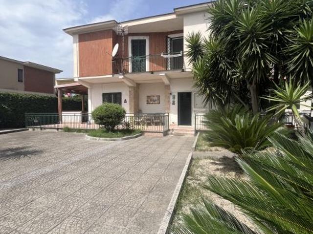 Villa Indipendente in affitto a Baia Verde, Castel Volturno