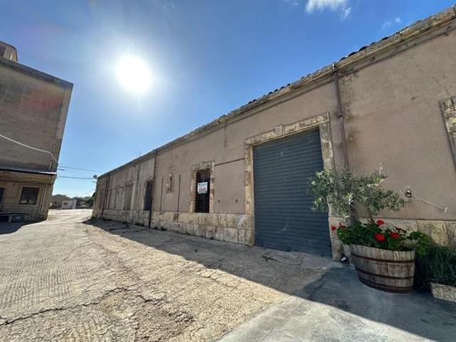 Capannone in vendita a Ragusa, Sicilia