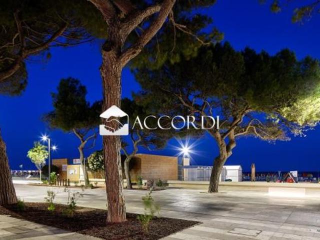 Locale Commerciale in vendita a Lignano Pineta, Friuli-Venezia Giulia