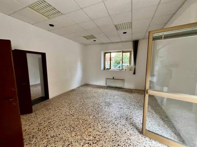 Ufficio in affitto a Palazzo Del Pero, Toscana