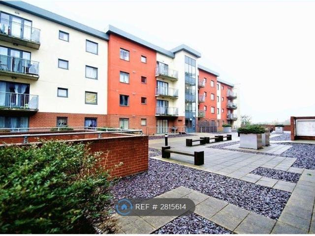 Apartment for rent in Roding Riverside, Greater London