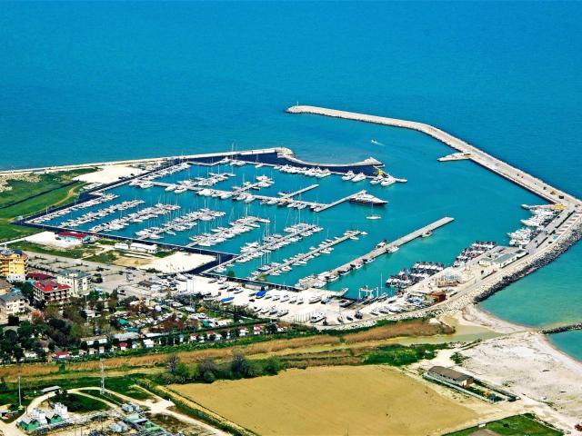 Box in vendita a Marche, Fermo