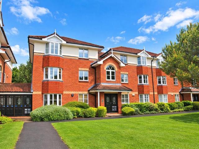 Apartment for rent in Summerfields Village Centre, Wilmslow