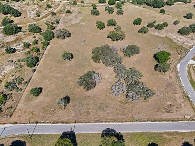 Farm for sale in Pipe Creek, Texas