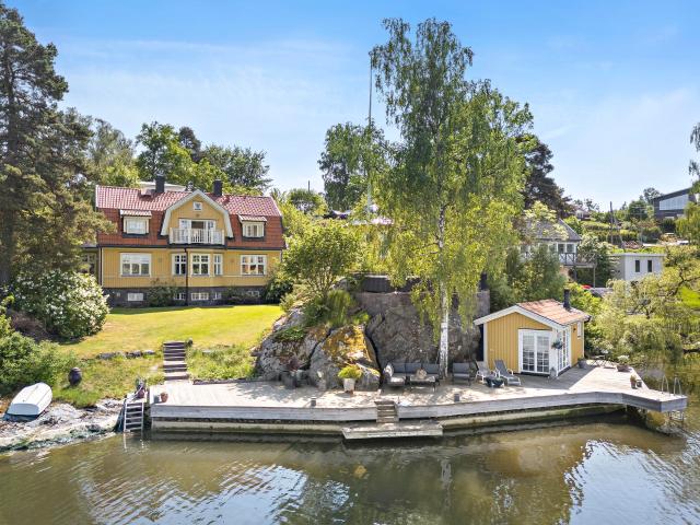 Villa till salu i Ekerö