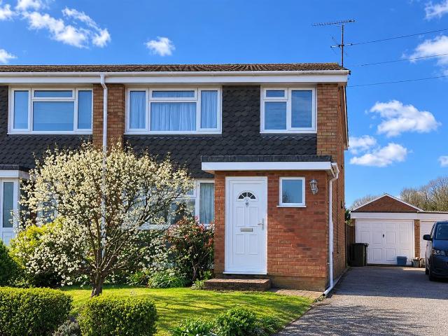 House for rent in How Wood, St Albans