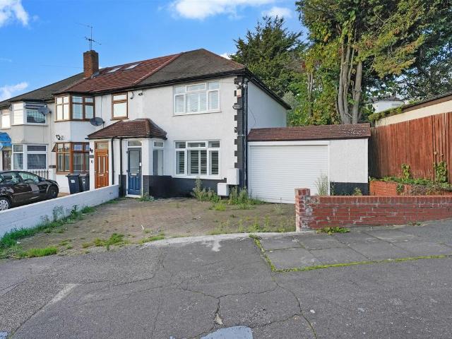 House for rent in London Borough of Redbridge, Greater London