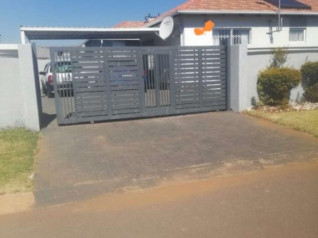House for rent in Waterkloof, Gauteng