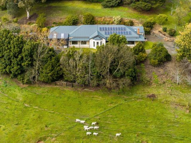 Cottage for sale in Stirling, South Australia