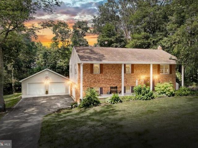 House for sale in Spring Grove