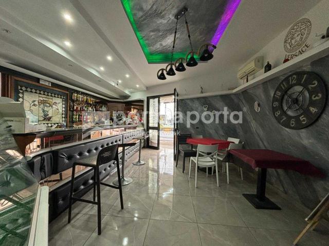 Locale Commerciale in affitto a Casapulla, Campania