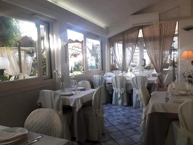Locale Commerciale in affitto a Marche, Ancona