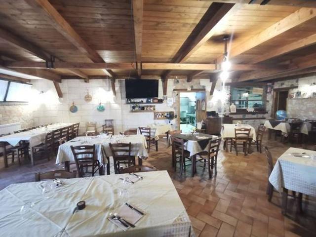 Locale Commerciale in affitto a Calabria, Catanzaro