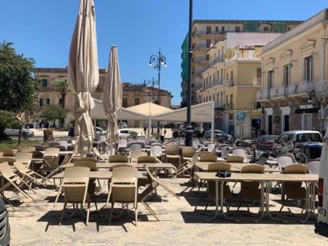 Locale Commerciale in vendita a Avola, Sicilia