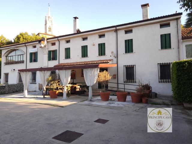 Locale Commerciale in vendita a Baone, Veneto