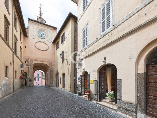 Locale Commerciale in vendita a Capranica, Lazio