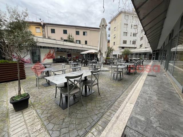 Locale Commerciale in vendita a San Silvestro, Cassino