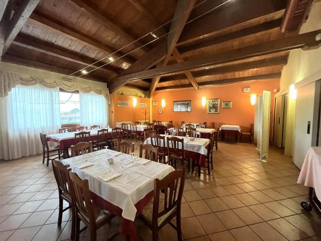 Locale Commerciale in vendita a Passetto, Adria