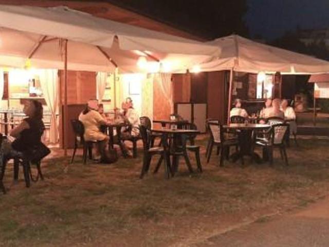 Locale Commerciale in vendita a Val d’Enza, Re
