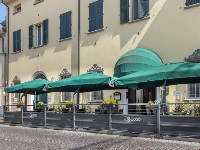 Locale Commerciale in vendita a Unione Alto Ferrarese, Cento