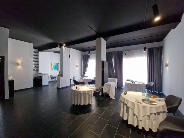 Locale Commerciale in vendita a Olzino, Cernobbio