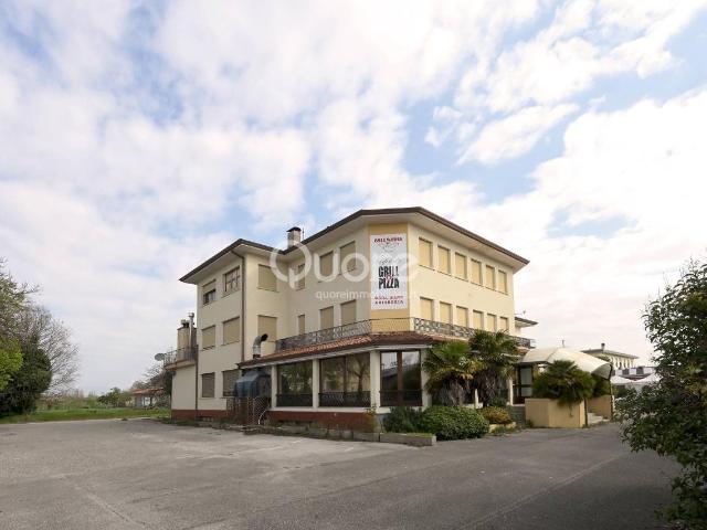 Locale Commerciale in vendita a Codroipo, Friuli-Venezia Giulia