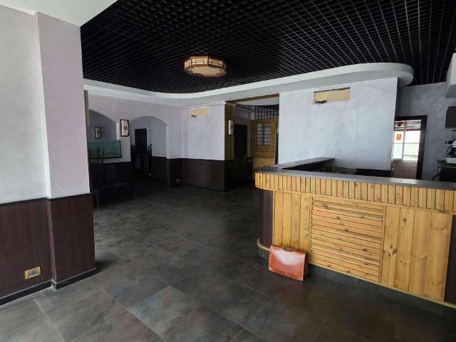 Locale Commerciale in vendita a Casetta, Como