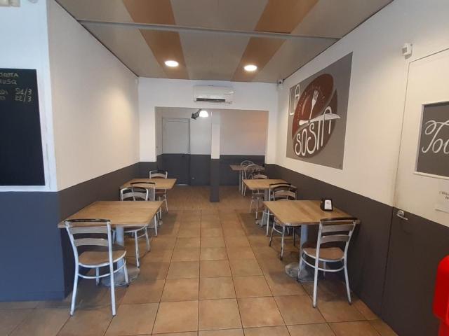 Locale Commerciale in vendita a Gallarate, Lombardia