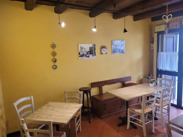 Locale Commerciale in vendita a Torre, Goito