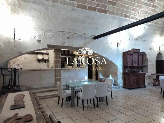 Locale Commerciale in vendita a Puglia, Lecce
