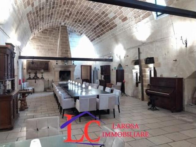 Locale Commerciale in vendita a Puglia, Lecce