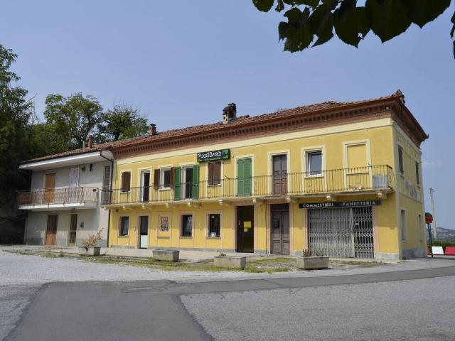 Locale Commerciale in vendita a Piemonte, Cuneo