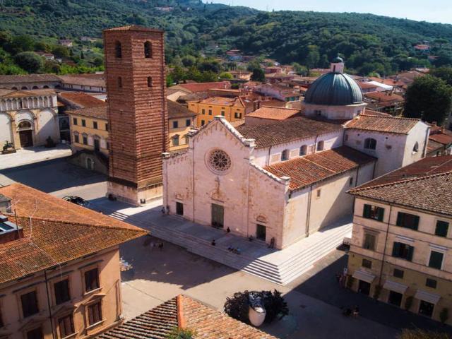 Locale Commerciale in vendita a Tonfano, Toscana