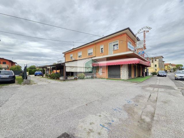 Locale Commerciale in vendita a Pramaggiore, Veneto