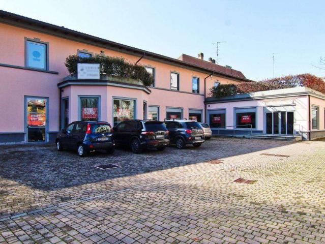 Locale Commerciale in vendita a Rovellasca, Lombardia